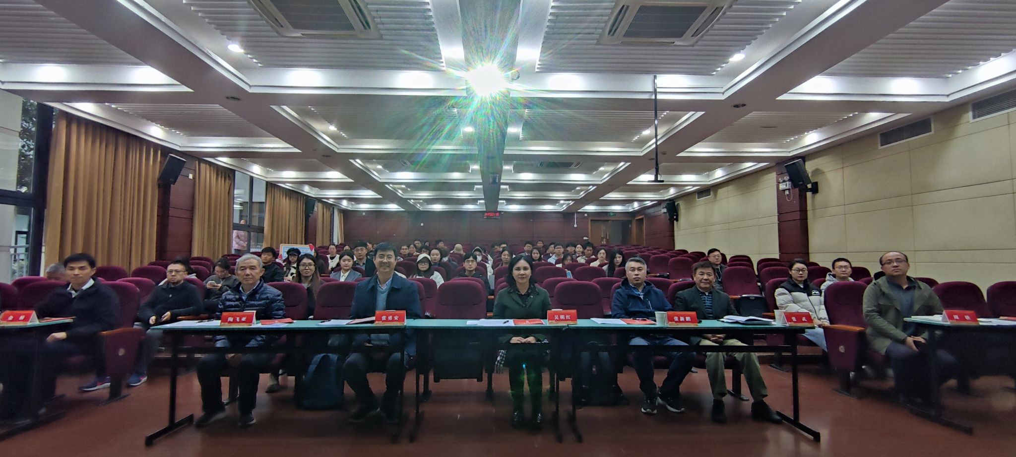 365完美体育2023年研究生校长奖学金答辩会成功举行.jpg